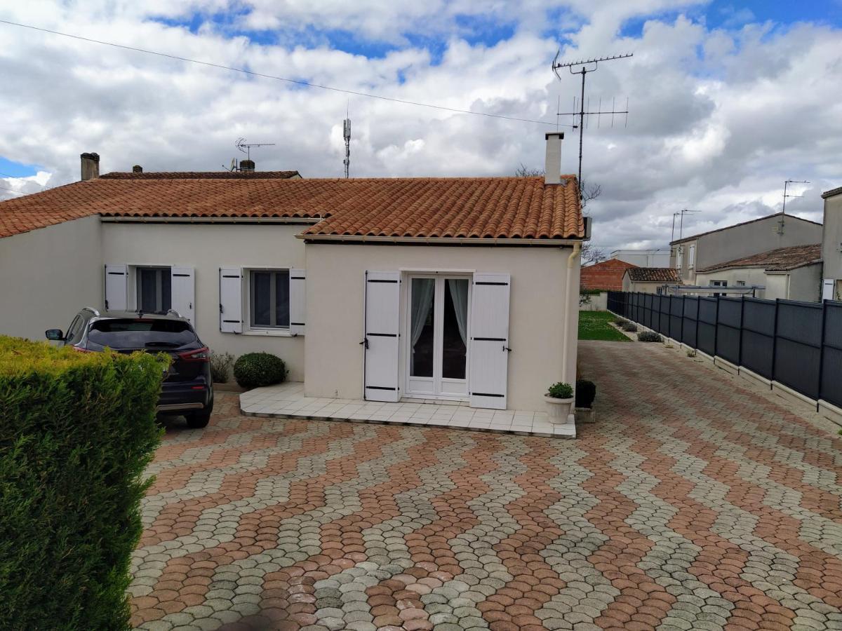 Maison Plain Pied Avec Jardin, Terrasse Et Veranda Cognac Extérieur photo