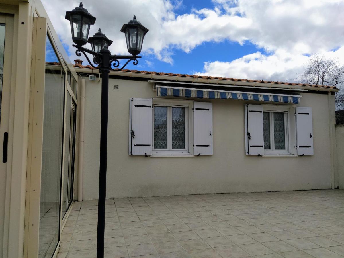 Maison Plain Pied Avec Jardin, Terrasse Et Veranda Cognac Extérieur photo